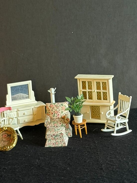 Other - Dollhouse “Misc Living Room” Furniture